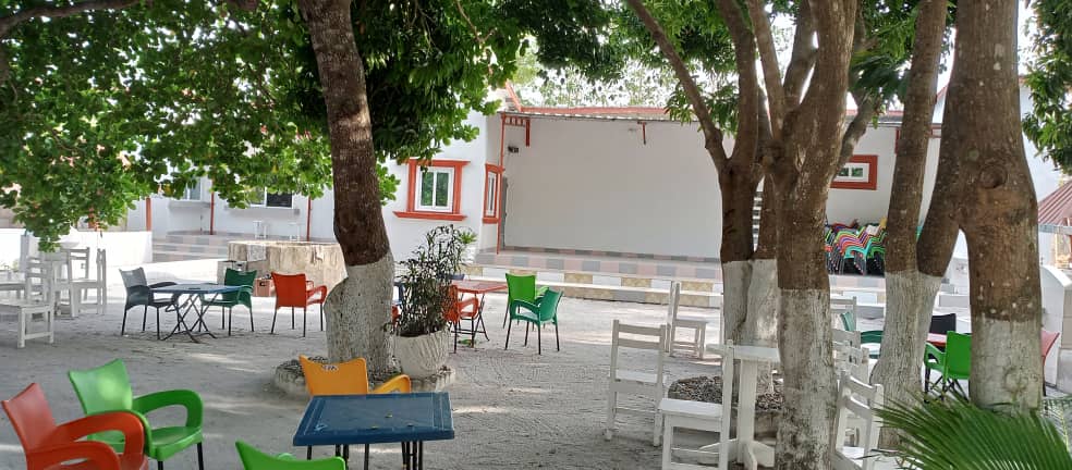 Repos sous les arbres